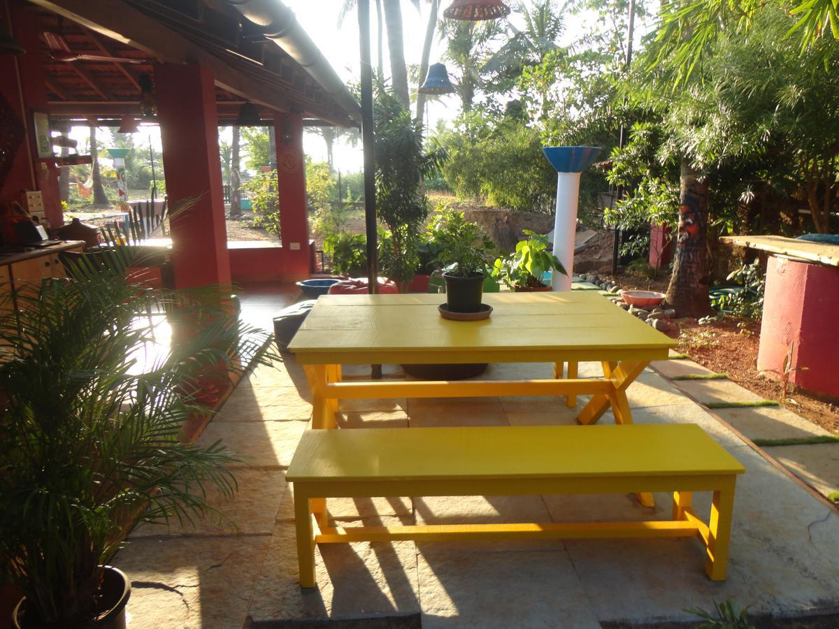 The Yuppi Hippi Female Hostel อันจูนา ภายนอก รูปภาพ