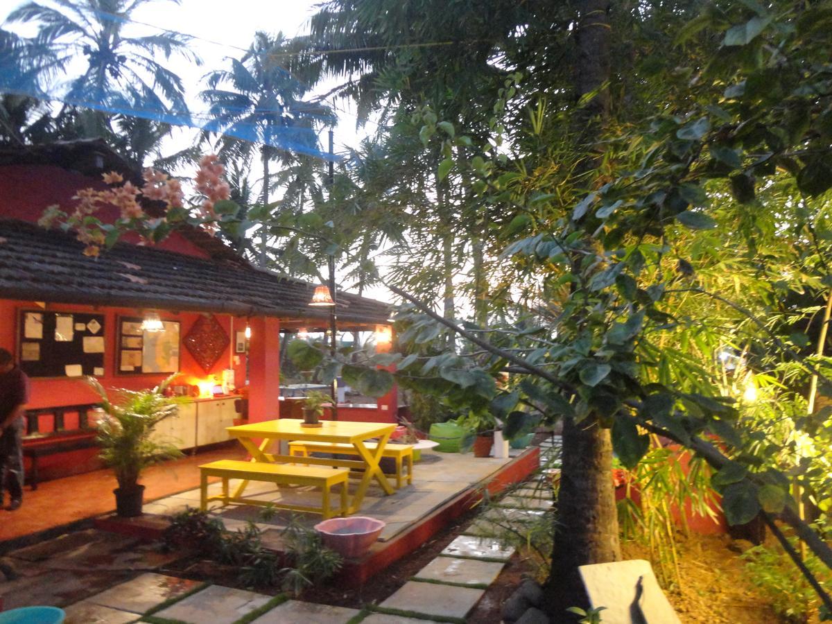 The Yuppi Hippi Female Hostel อันจูนา ภายนอก รูปภาพ