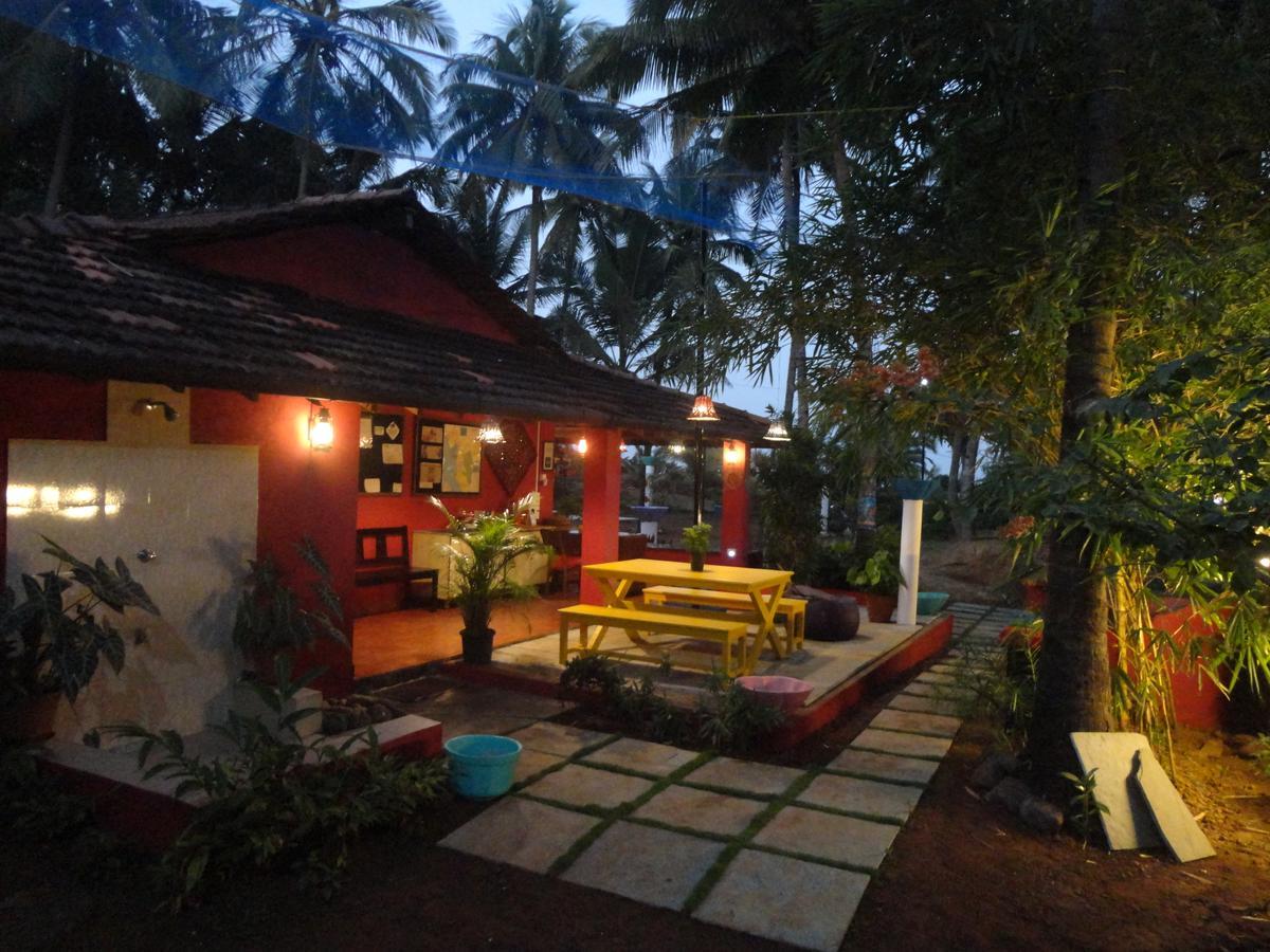 The Yuppi Hippi Female Hostel อันจูนา ภายนอก รูปภาพ