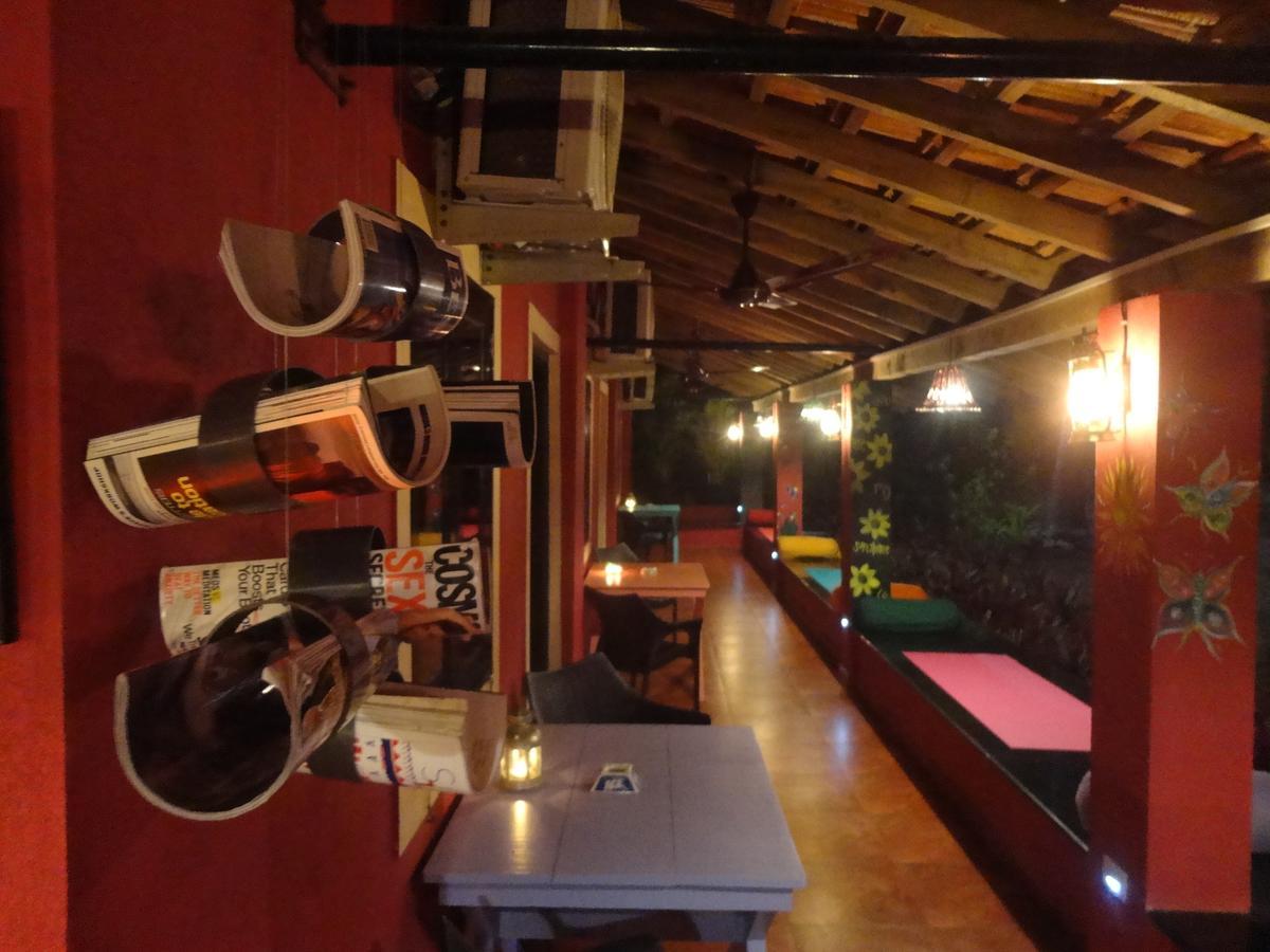 The Yuppi Hippi Female Hostel อันจูนา ภายนอก รูปภาพ