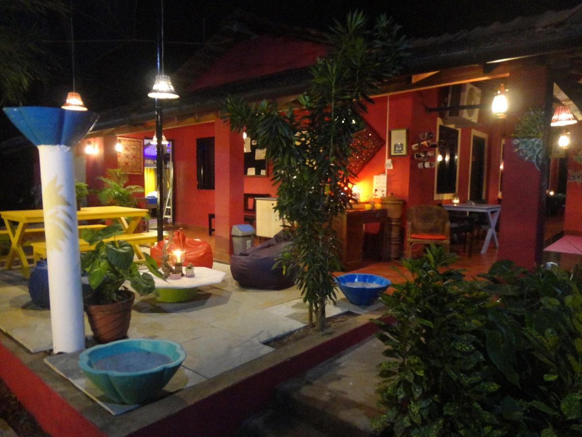 The Yuppi Hippi Female Hostel อันจูนา ภายนอก รูปภาพ