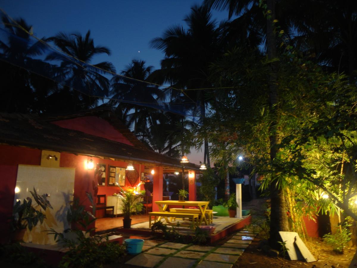 The Yuppi Hippi Female Hostel อันจูนา ภายนอก รูปภาพ