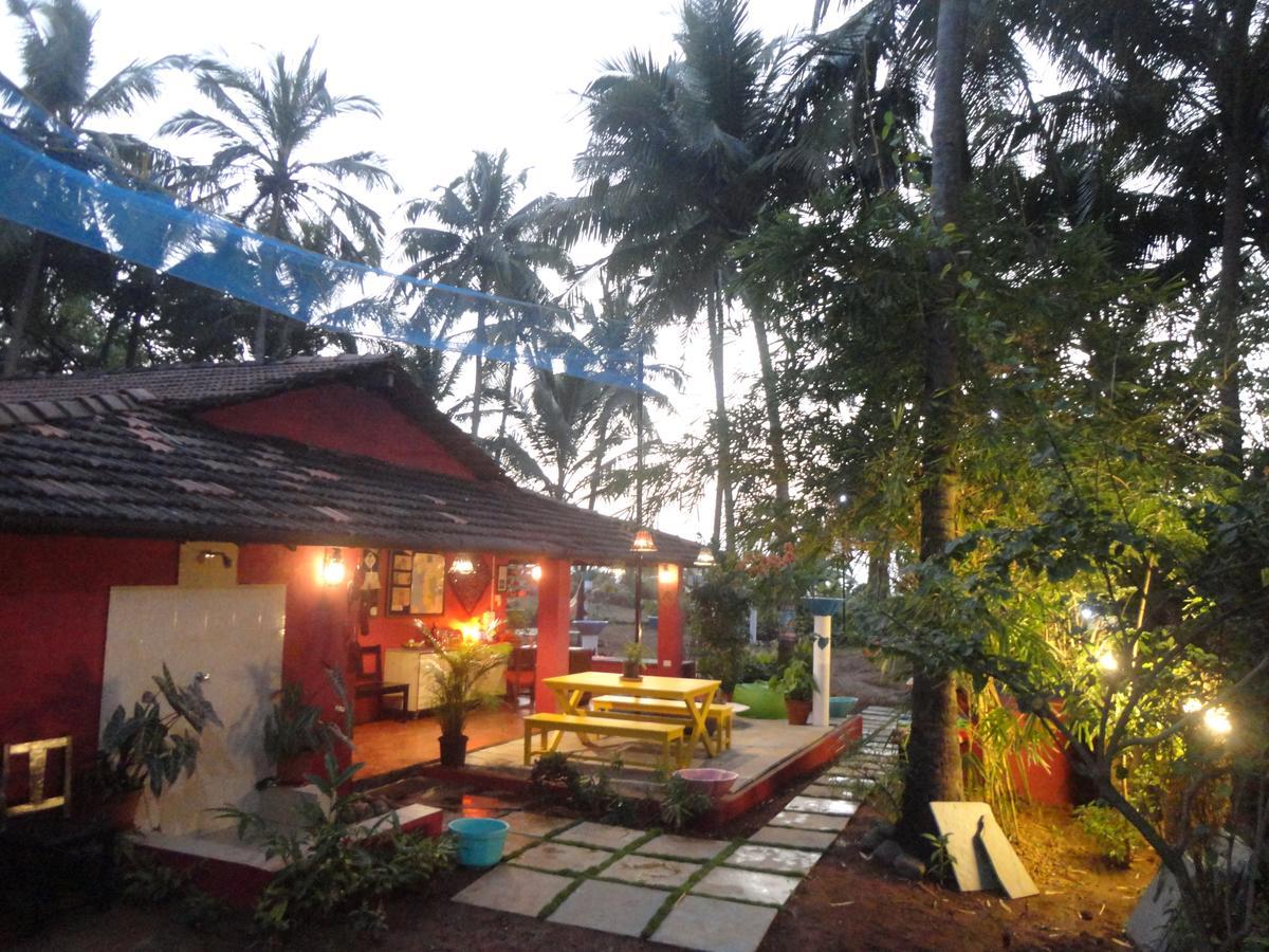 The Yuppi Hippi Female Hostel อันจูนา ภายนอก รูปภาพ