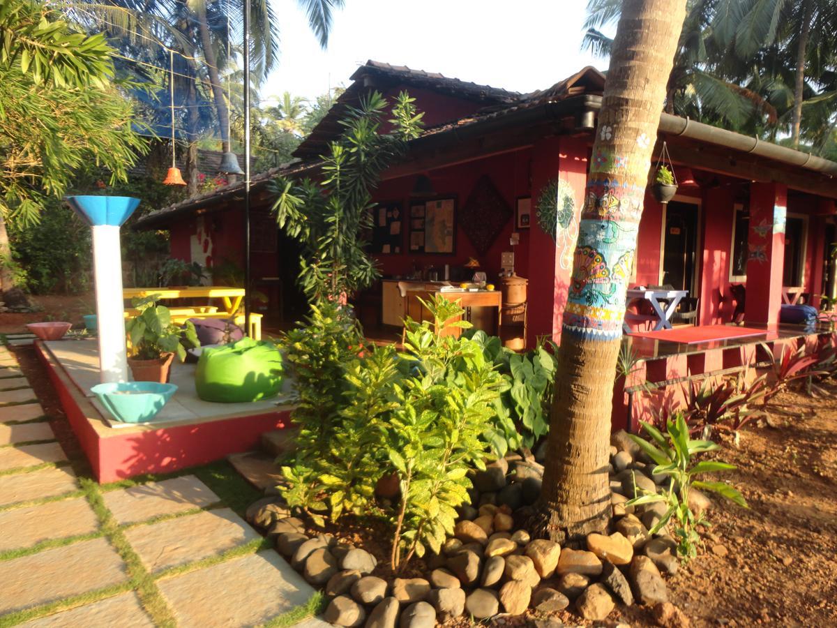 The Yuppi Hippi Female Hostel อันจูนา ภายนอก รูปภาพ