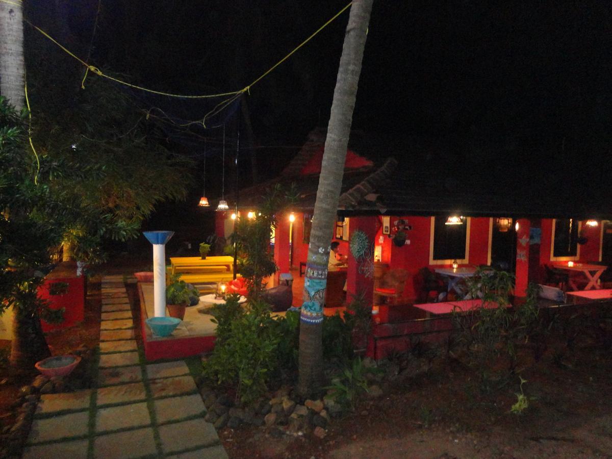 The Yuppi Hippi Female Hostel อันจูนา ภายนอก รูปภาพ