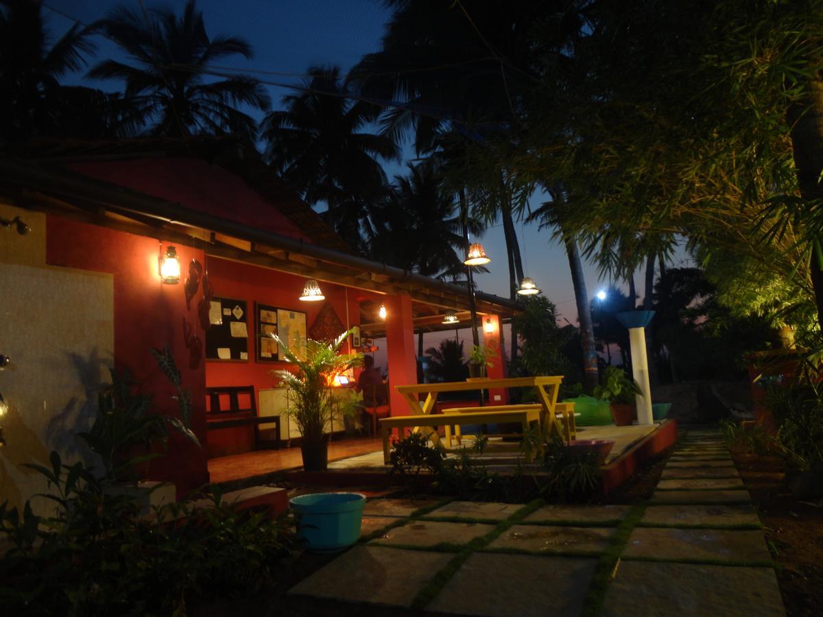 The Yuppi Hippi Female Hostel อันจูนา ภายนอก รูปภาพ