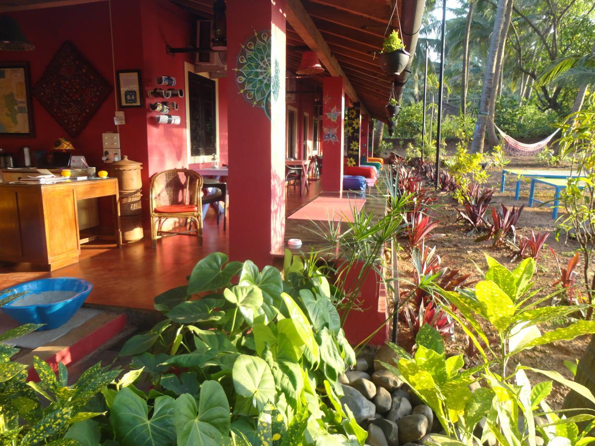 The Yuppi Hippi Female Hostel อันจูนา ภายนอก รูปภาพ