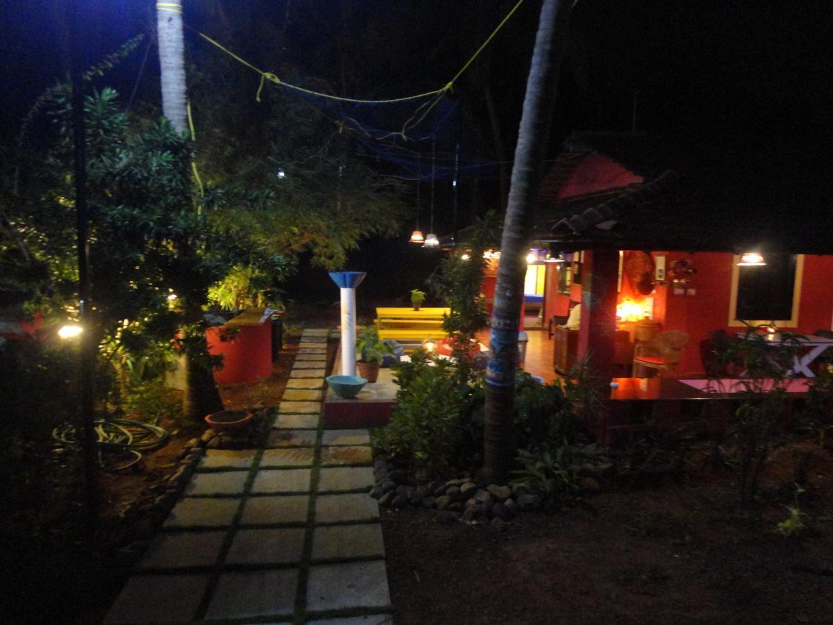 The Yuppi Hippi Female Hostel อันจูนา ภายนอก รูปภาพ