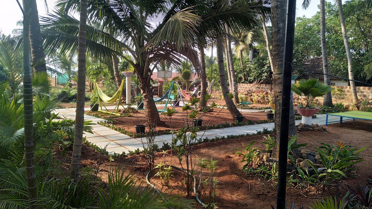The Yuppi Hippi Female Hostel อันจูนา ภายนอก รูปภาพ